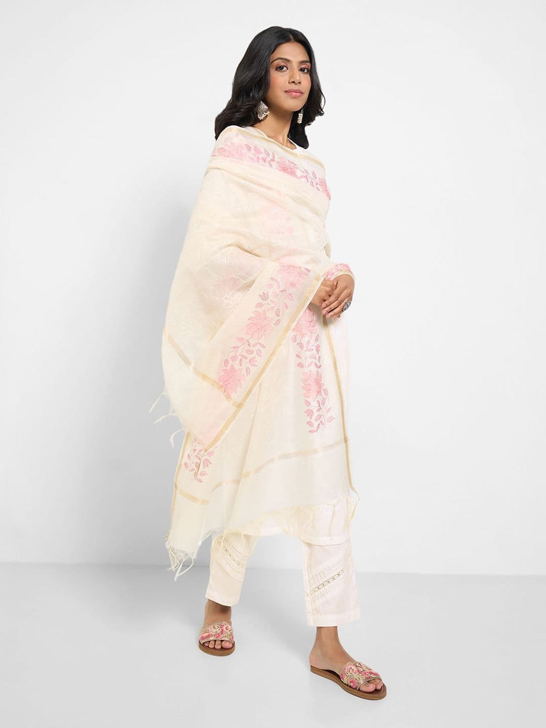 RANGMANCH BY PANTALOONS Embroidered Dupatta with Thread Work thumbnail 2