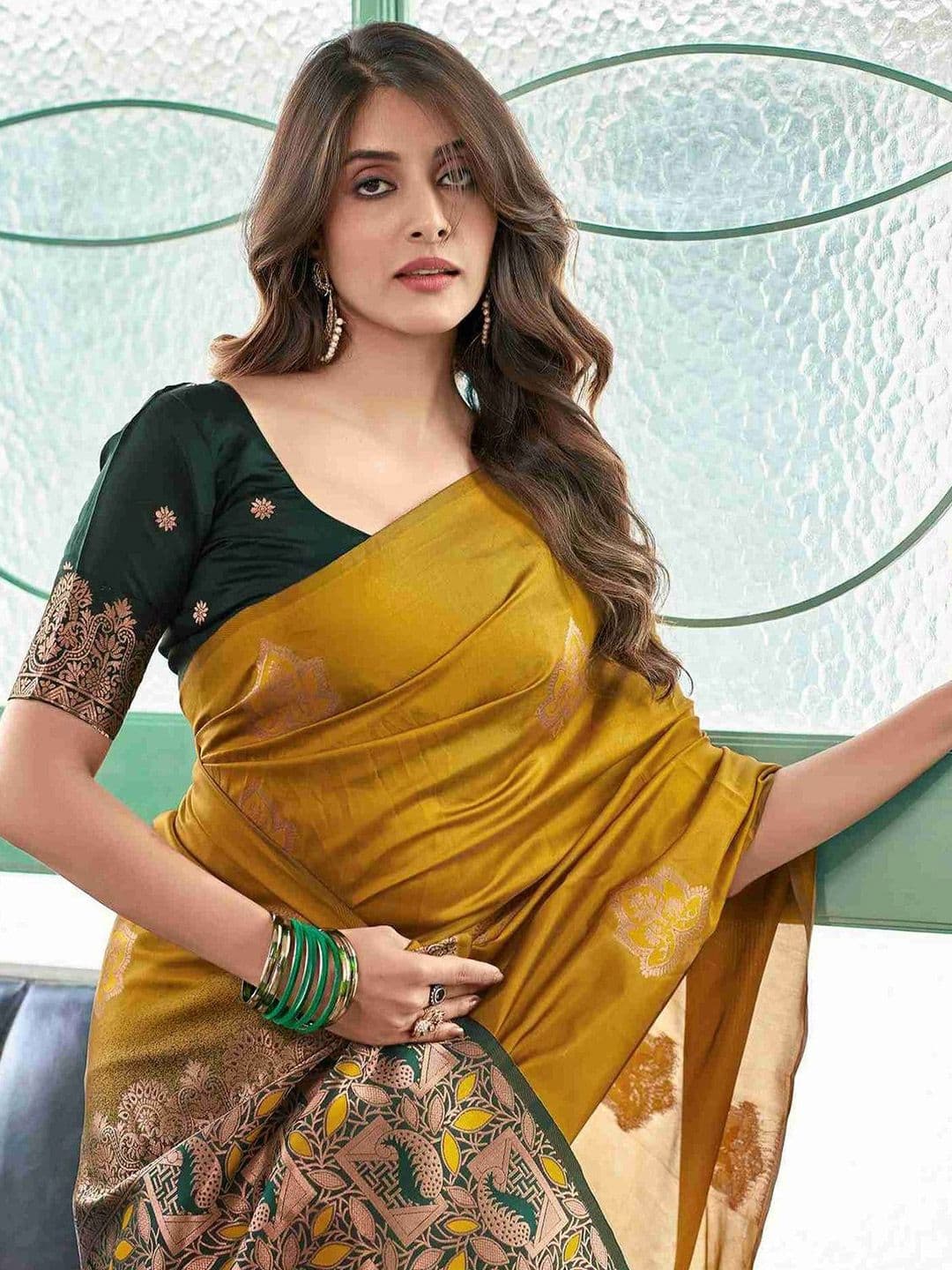 KALINI Floral Zari Art Silk Banarasi Saree thumbnail 2