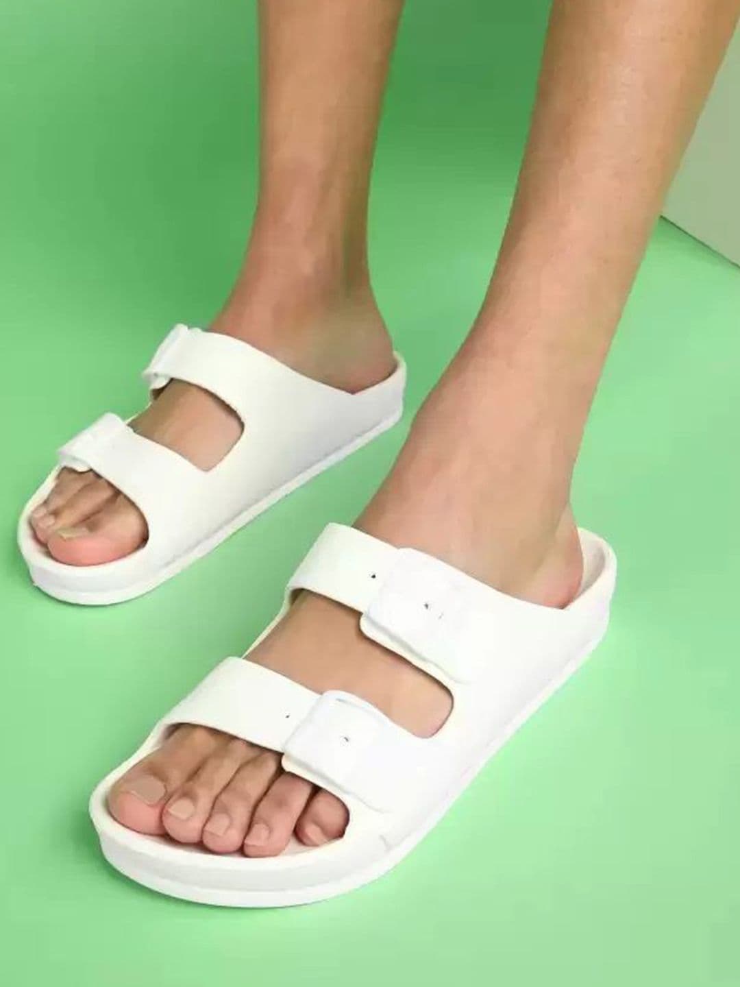 DRACKFOOT Men Solid Slider Flip Flops - view 1