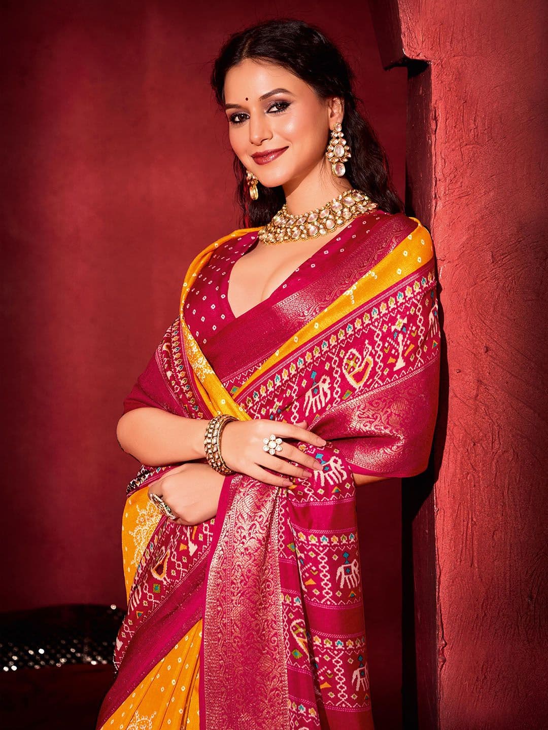 TIRA Bandhani Printed Zari Saree thumbnail 4