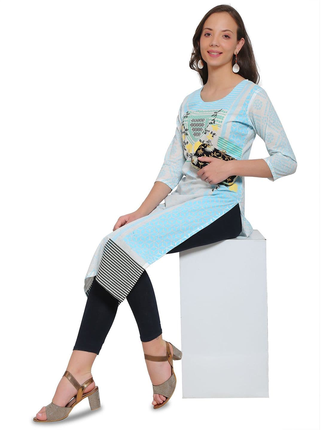 ZARISTAA Women Printed Pure Cotton Straight Kurta thumbnail 3