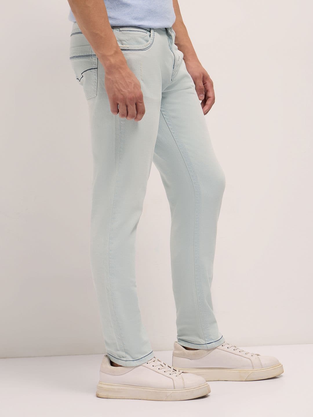 THE BEAR HOUSE Men Cotton Washed Slim Fit Mid-Rise Light Fade Stretchable Jeans thumbnail 4