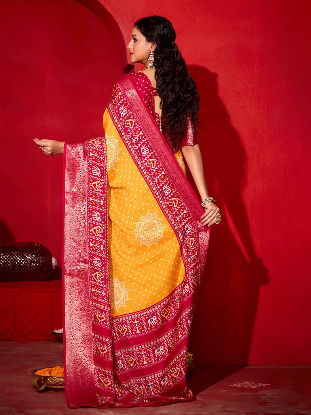 TIRA Bandhani Printed Zari Saree thumbnail 2