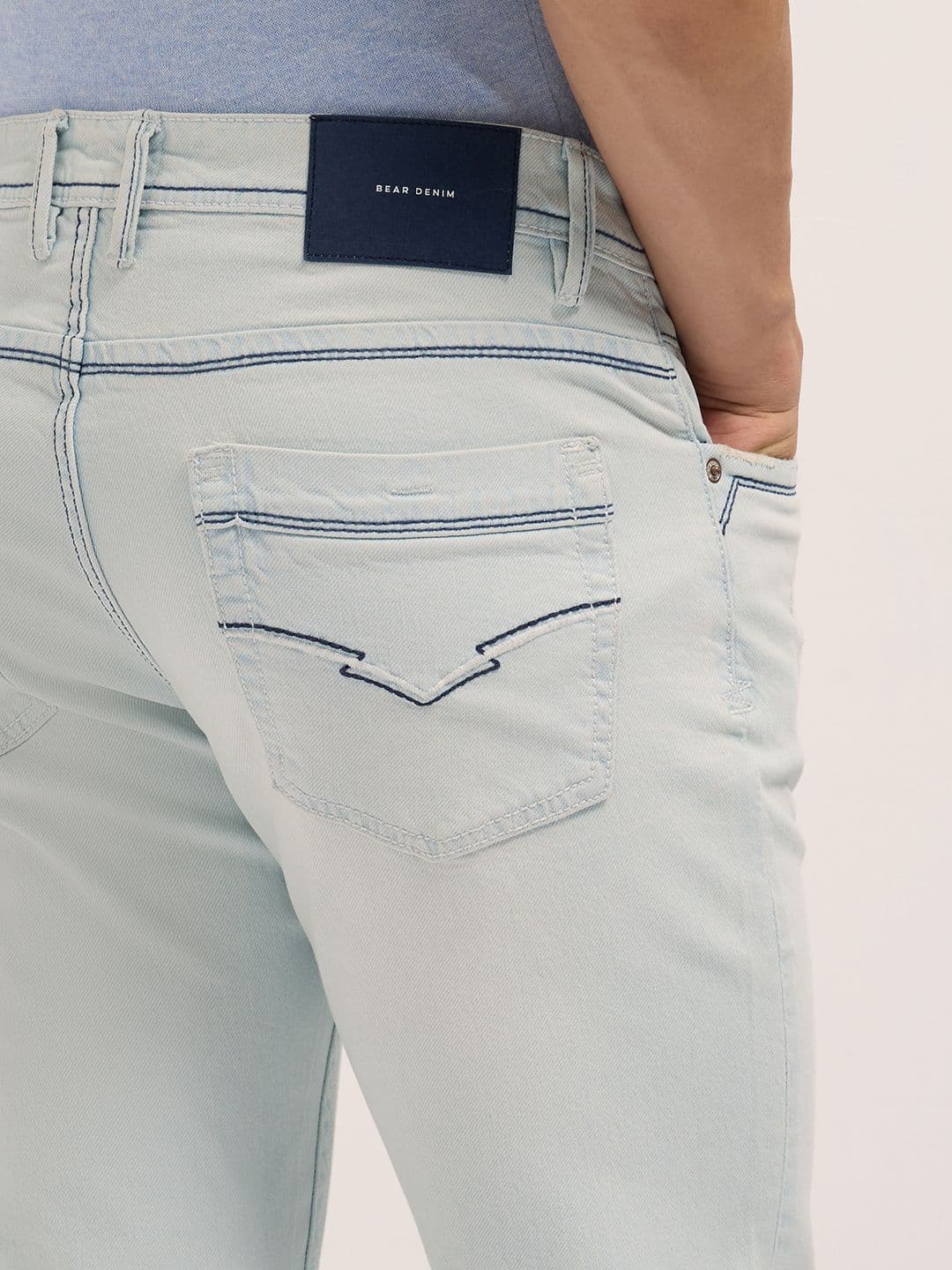 THE BEAR HOUSE Men Cotton Washed Slim Fit Mid-Rise Light Fade Stretchable Jeans thumbnail 6