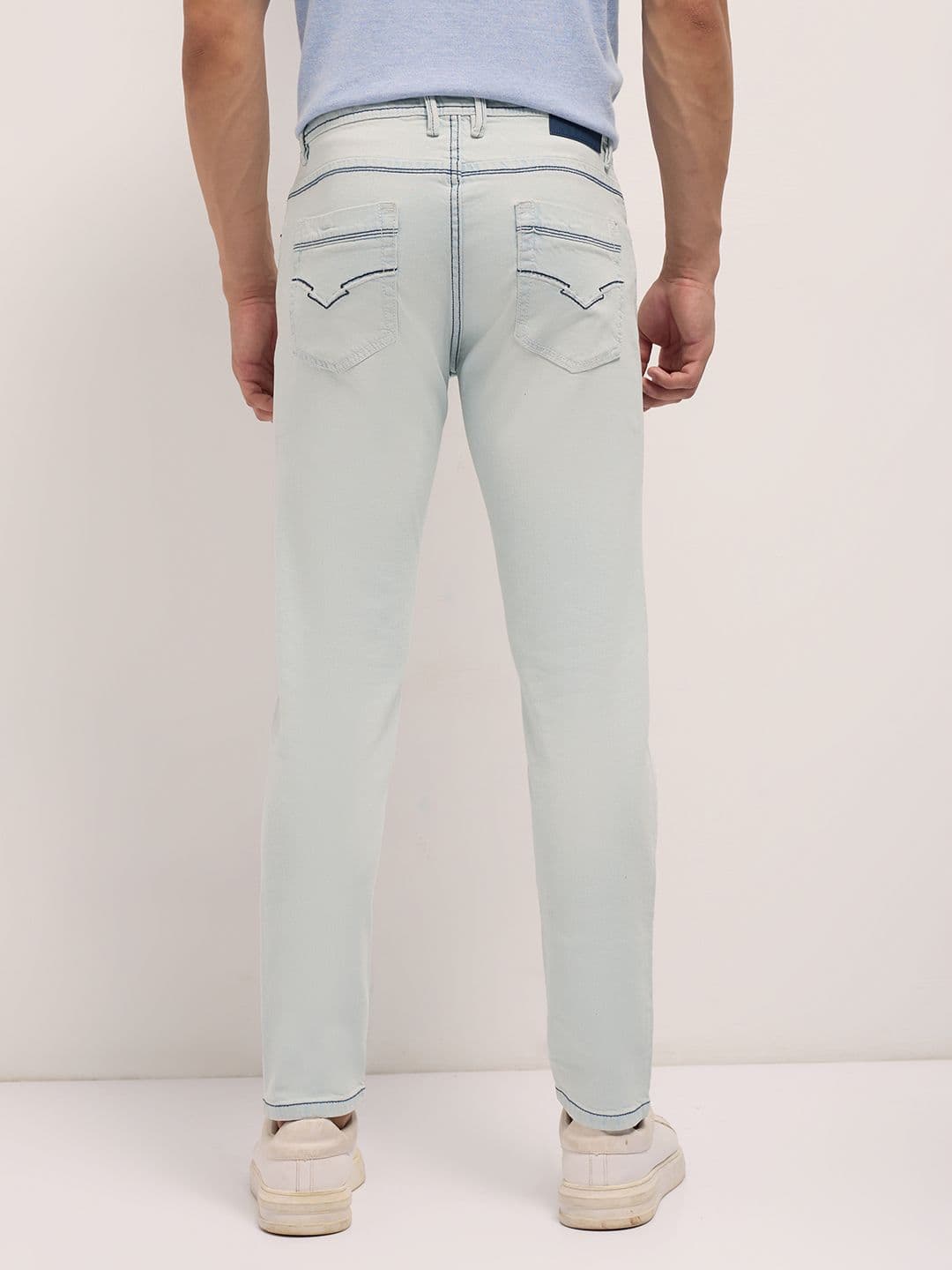THE BEAR HOUSE Men Cotton Washed Slim Fit Mid-Rise Light Fade Stretchable Jeans thumbnail 2