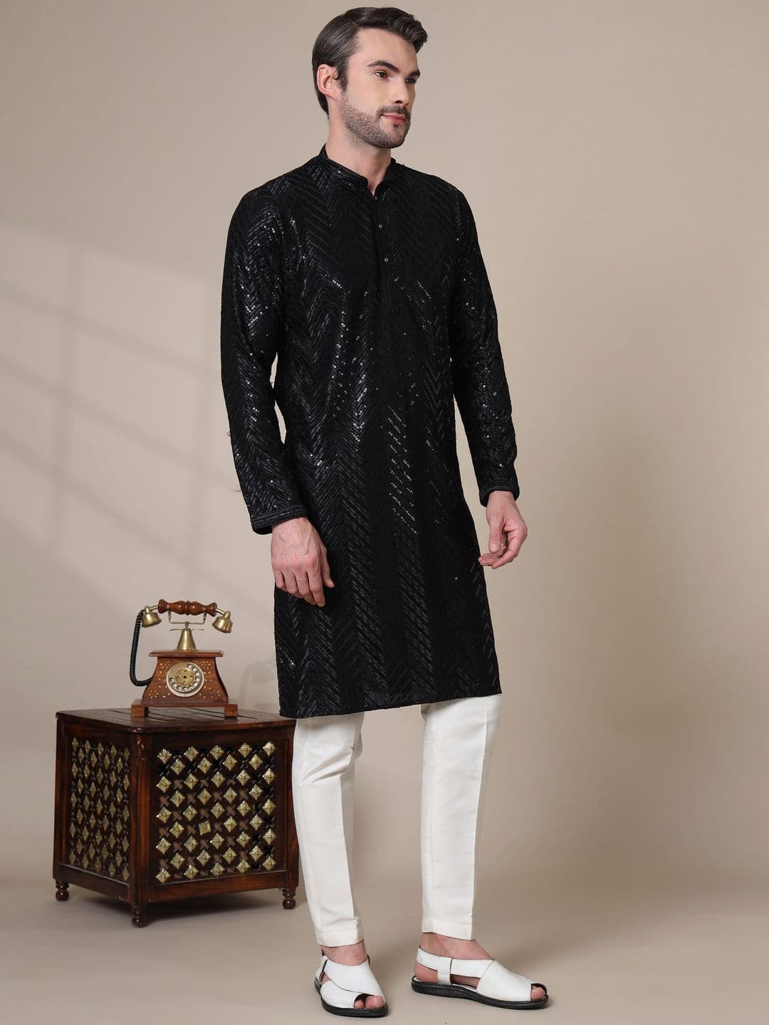 ADHIRAJAN Men Geometric Embroidered Chikankari Kurta thumbnail 3