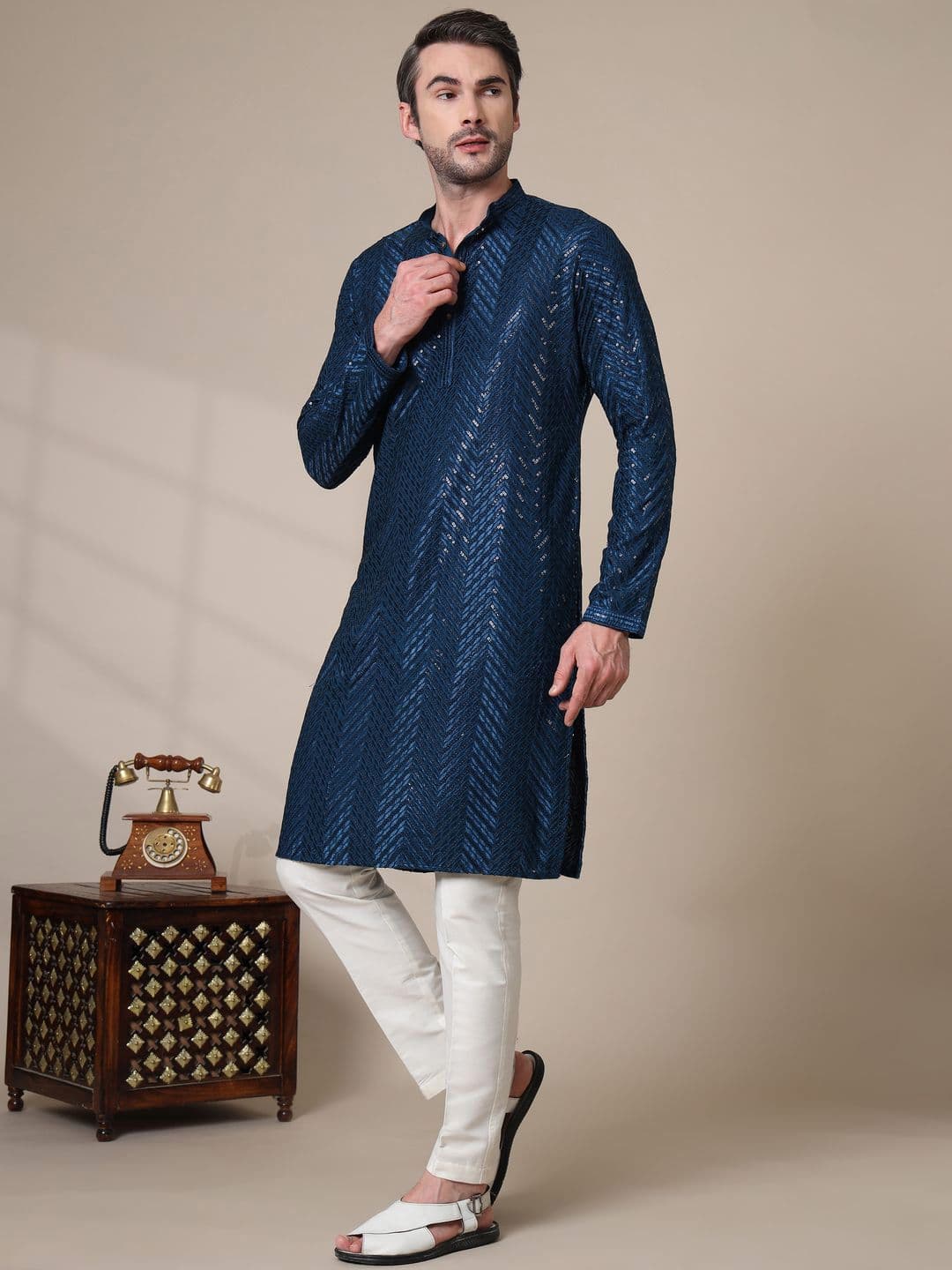 ADHIRAJAN Men Geometric Embroidered Chikankari Kurta thumbnail 2