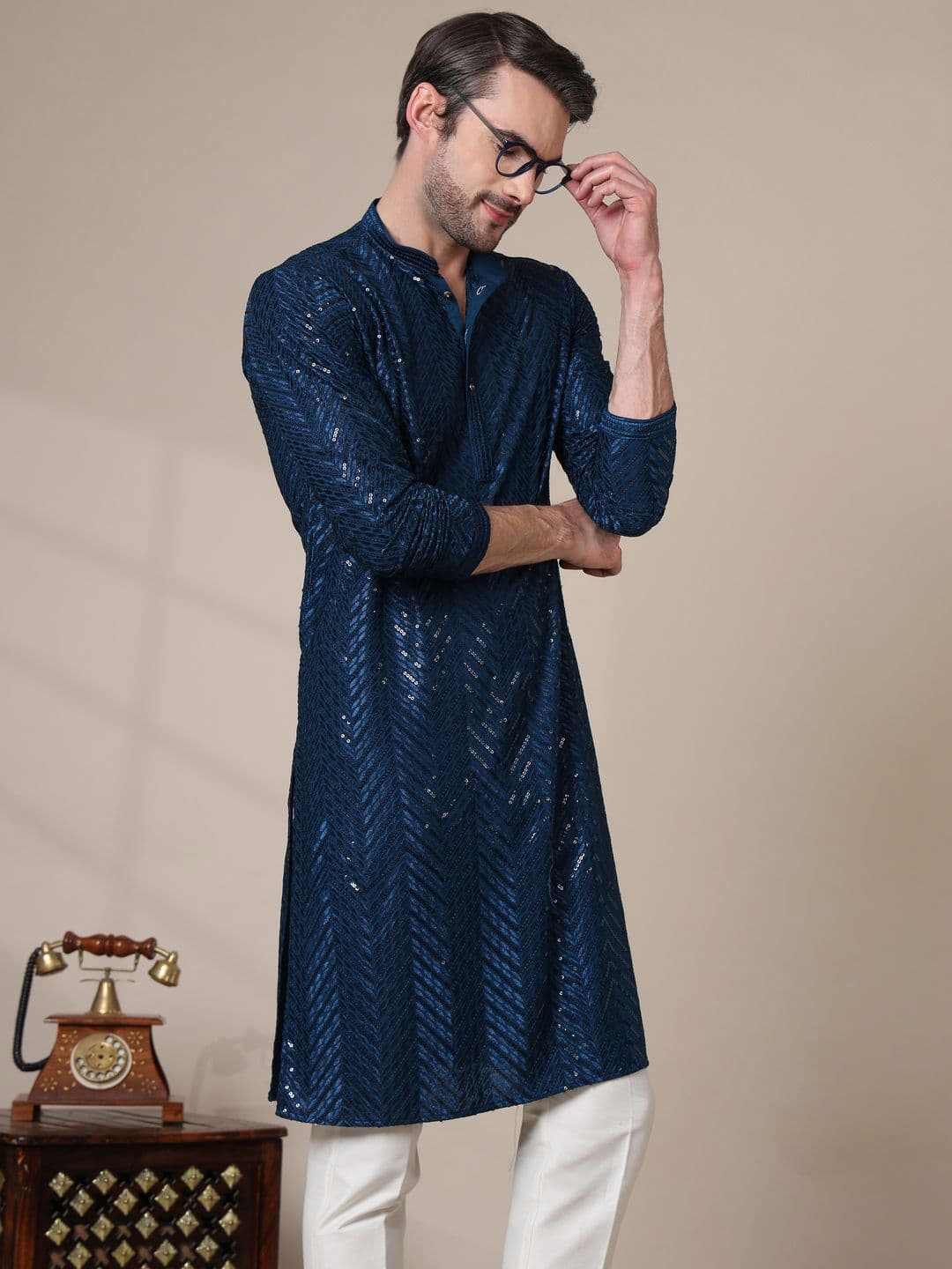 ADHIRAJAN Men Geometric Embroidered Chikankari Kurta - view 1