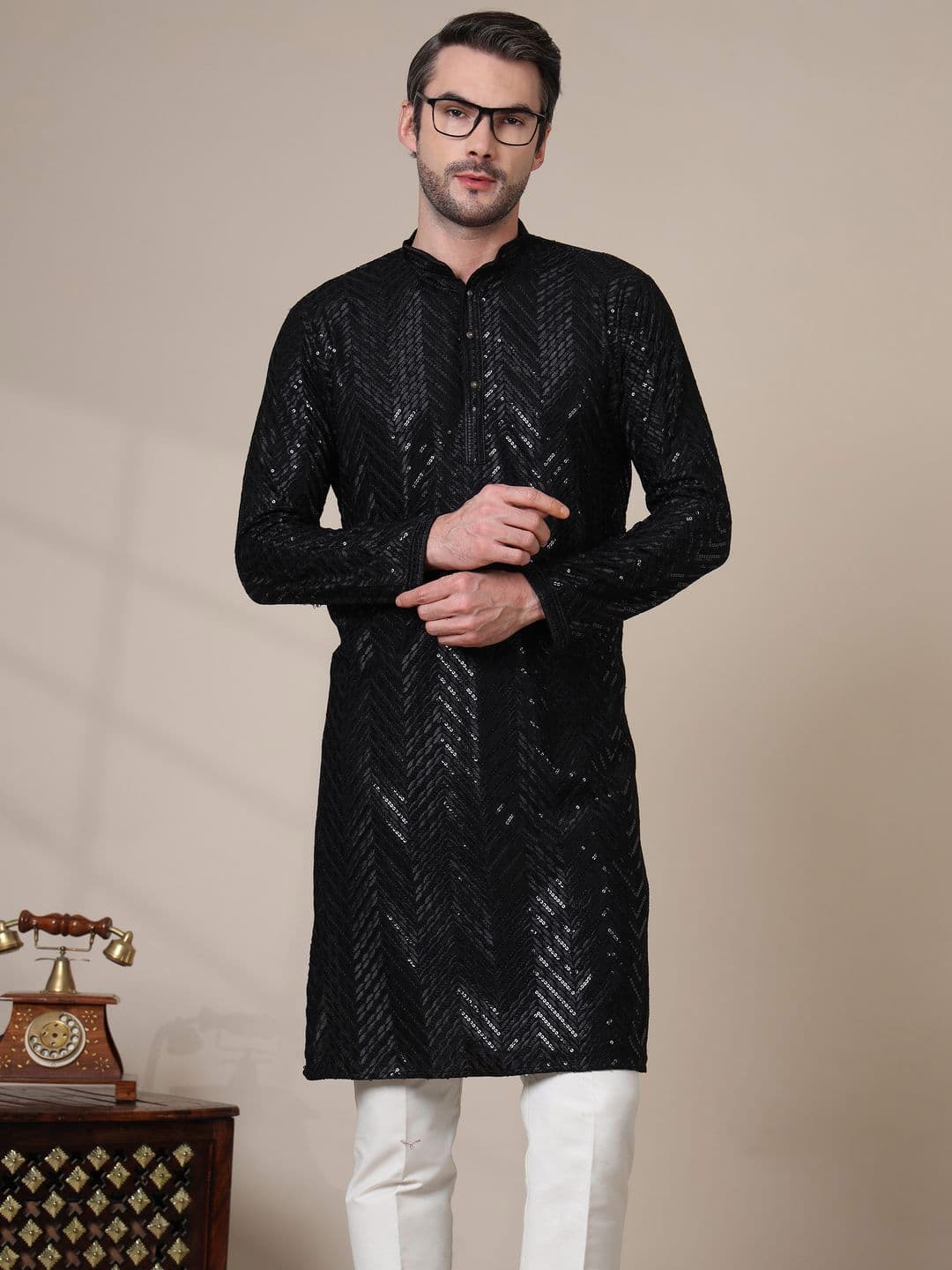 ADHIRAJAN Men Geometric Embroidered Chikankari Kurta - view 1