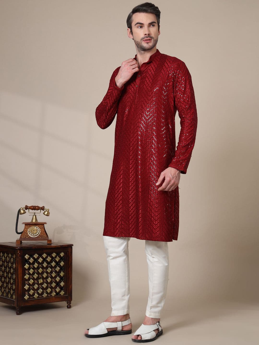 ADHIRAJAN Men Geometric Embroidered Chikankari Kurta thumbnail 3