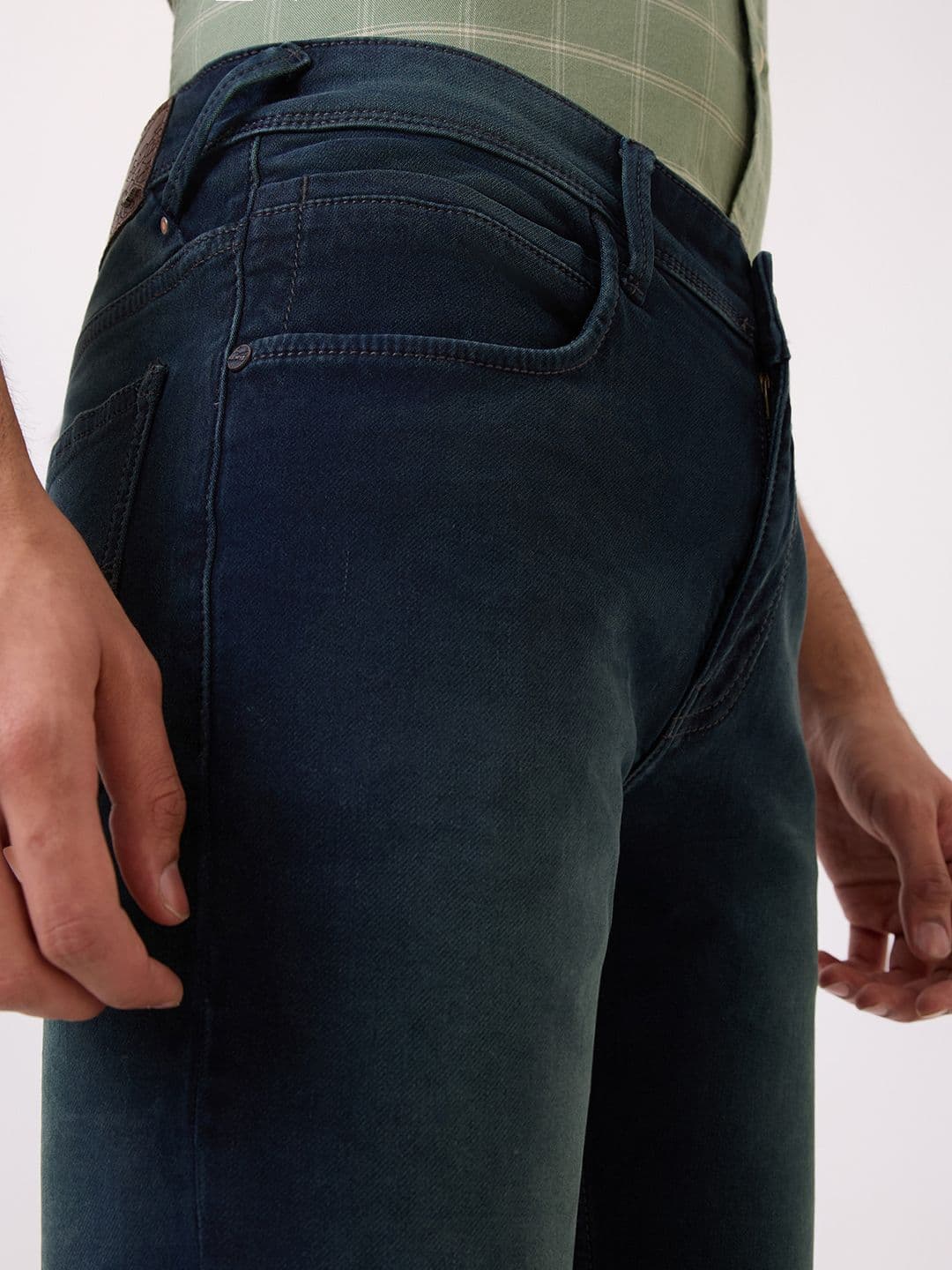 Park Avenue Men Slim Fit Mid-Rise Heavy Fade Jeans thumbnail 4