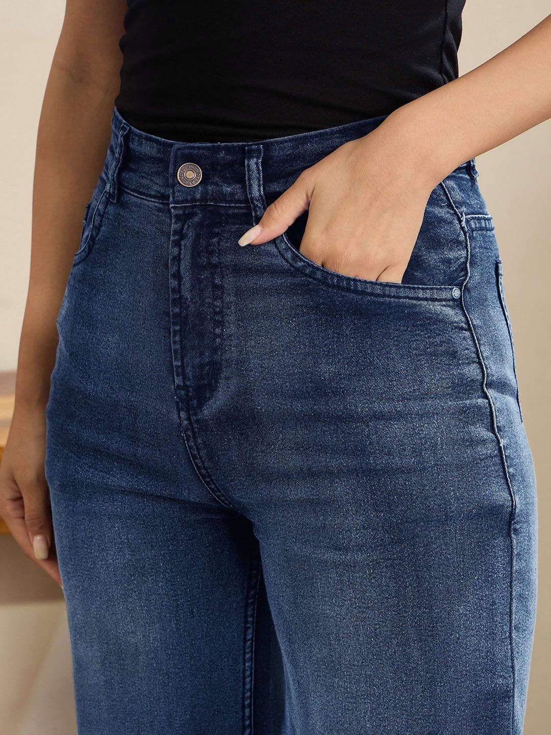 SASSAFRAS BASICS Women Comfort Straight Fit High-Rise Clean Look Light Fade Jeans thumbnail 6