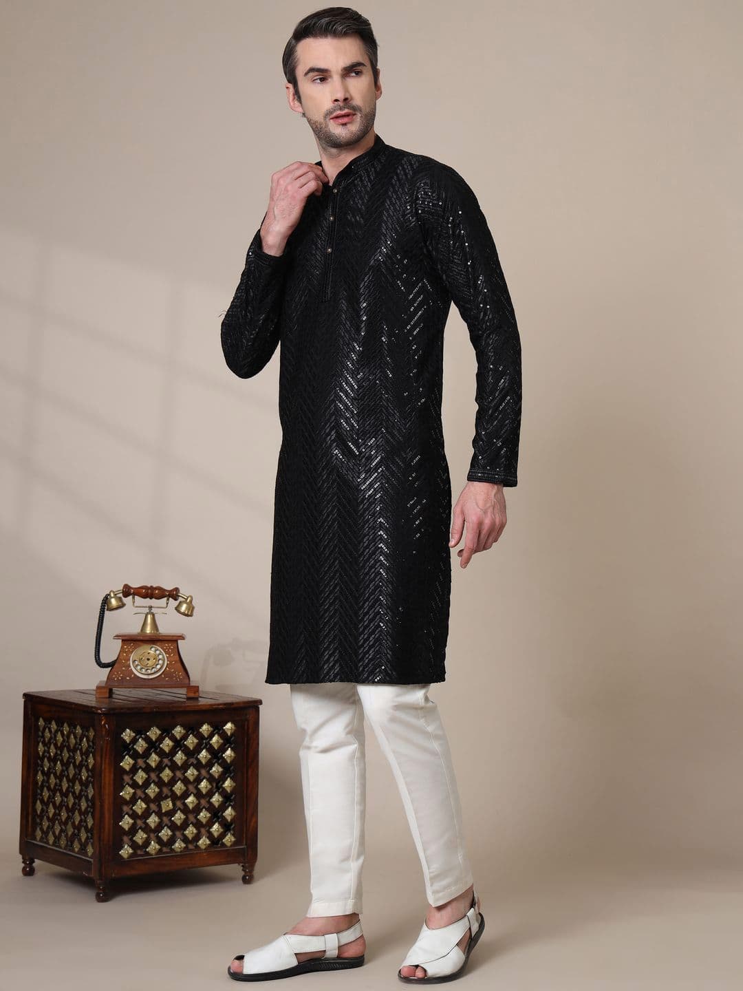 ADHIRAJAN Men Geometric Embroidered Chikankari Kurta thumbnail 2
