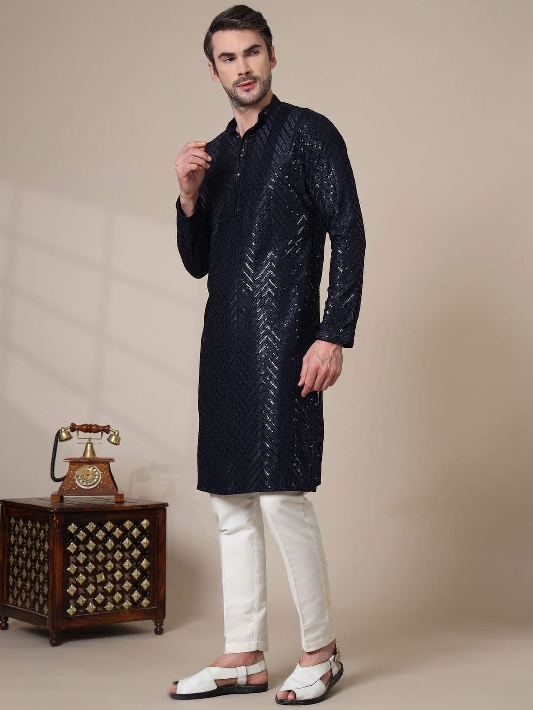 ADHIRAJAN Men Geometric Embroidered Cold-Shoulder Sleeves Chikankari Kurta thumbnail 3
