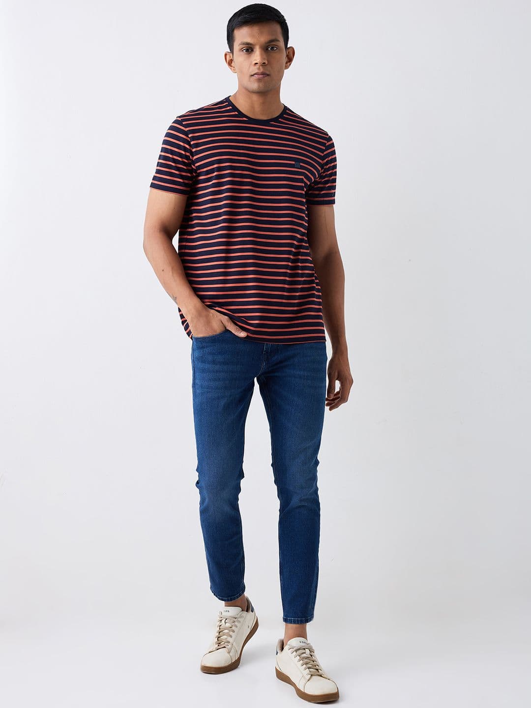 SPYKAR Men Slim Fit Mid-Rise Light Fade Jeans thumbnail 5
