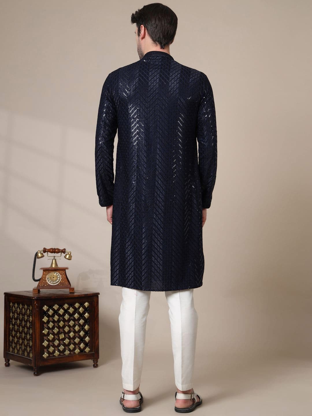 ADHIRAJAN Men Geometric Embroidered Cold-Shoulder Sleeves Chikankari Kurta thumbnail 4