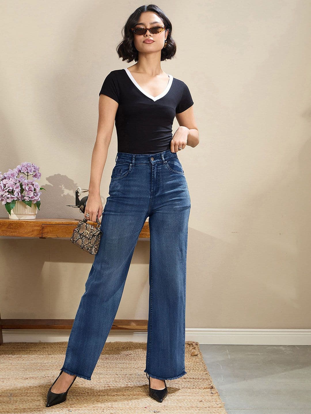 SASSAFRAS BASICS Women Comfort Straight Fit High-Rise Clean Look Light Fade Jeans thumbnail 4