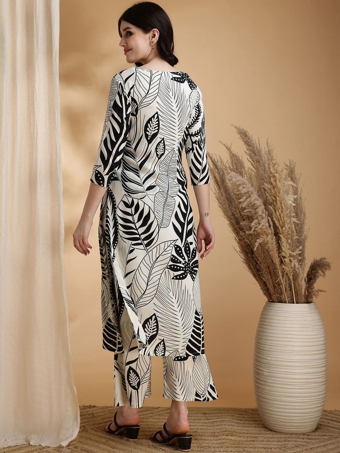KALINI Women  Printed Regular Kurta with Palazzos thumbnail 6