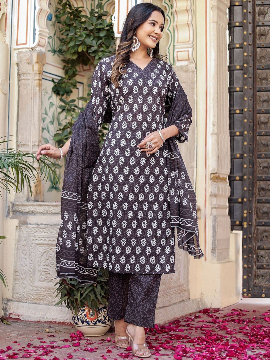 Moda Rapido Floral Printed V Neck Pure Cotton Kurta With Trousers & Dupatta thumbnail 2