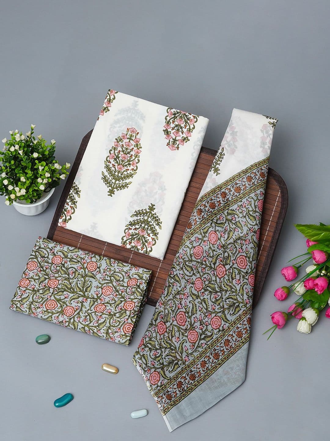 Kwatchi Printed Pure Cotton Unstitched Dress Material - view 1