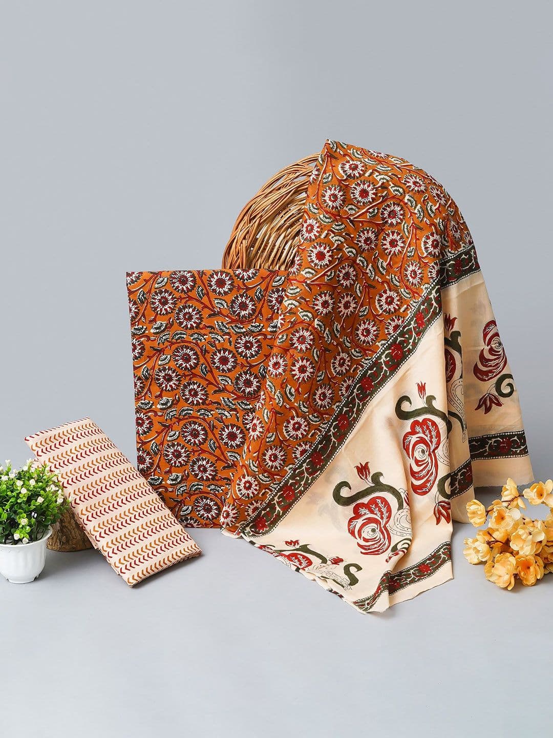 Kwatchi Floral Printed Pure Cotton Unstitched Dress Material thumbnail 3