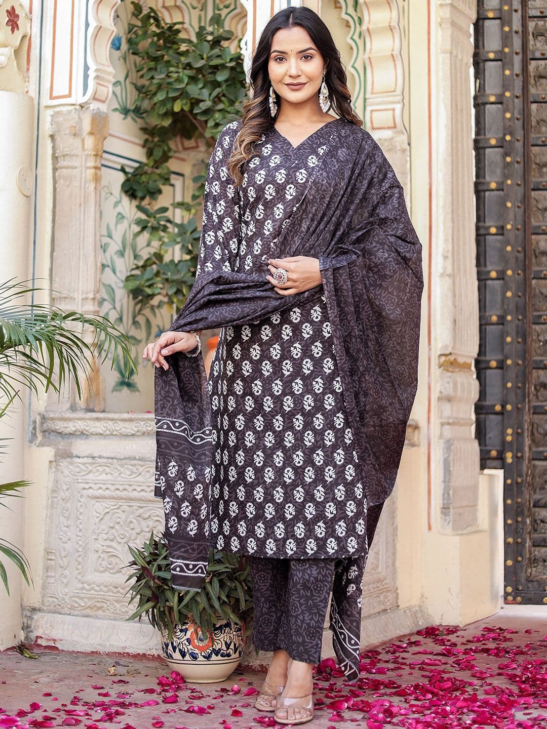 Moda Rapido Floral Printed V Neck Pure Cotton Kurta With Trousers & Dupatta thumbnail 5