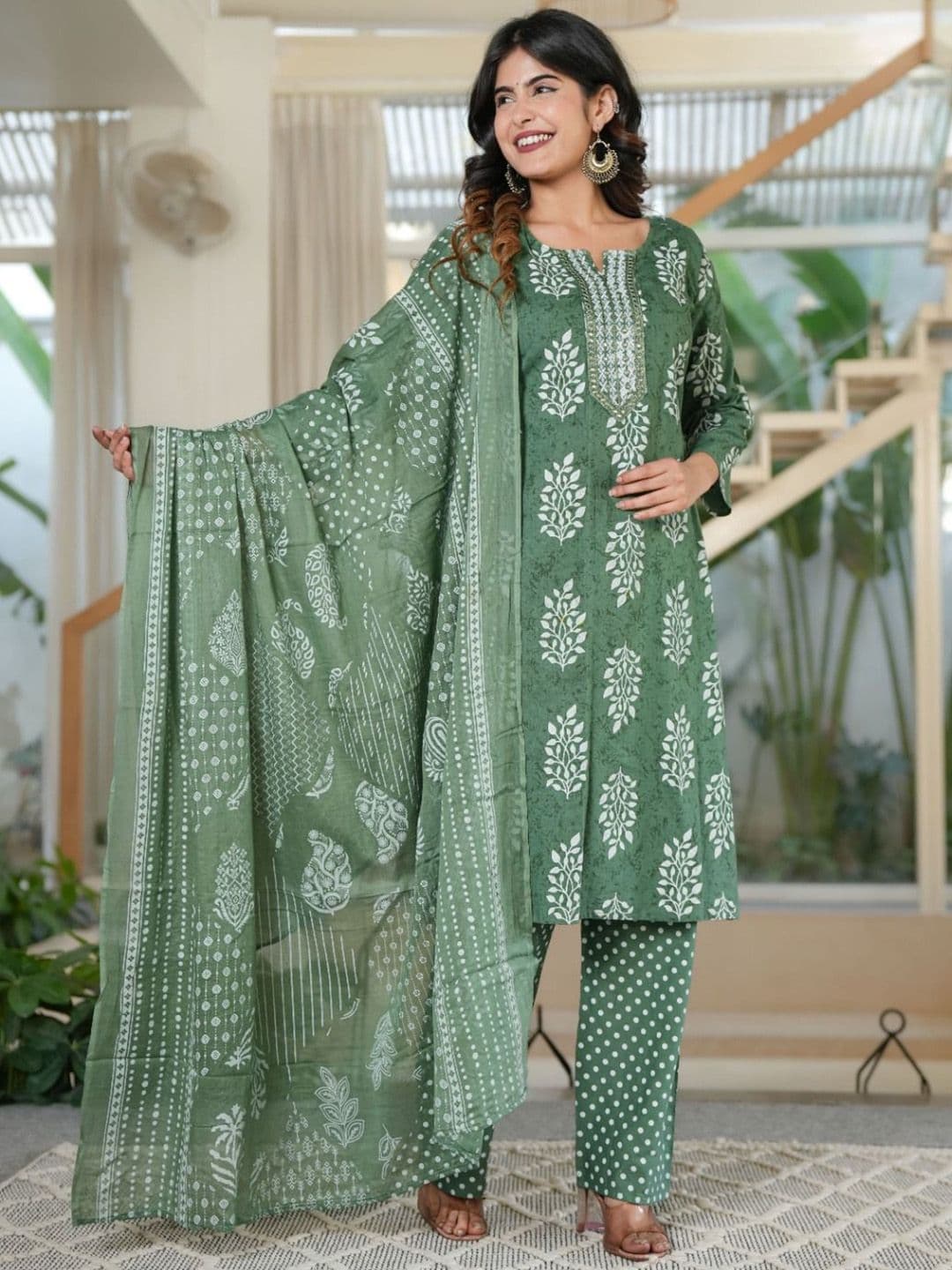 ARANGETRAM Women Floral Embroidered Regular Mirror Work Pure Cotton Kurta with Trousers & With Dupatta thumbnail 3