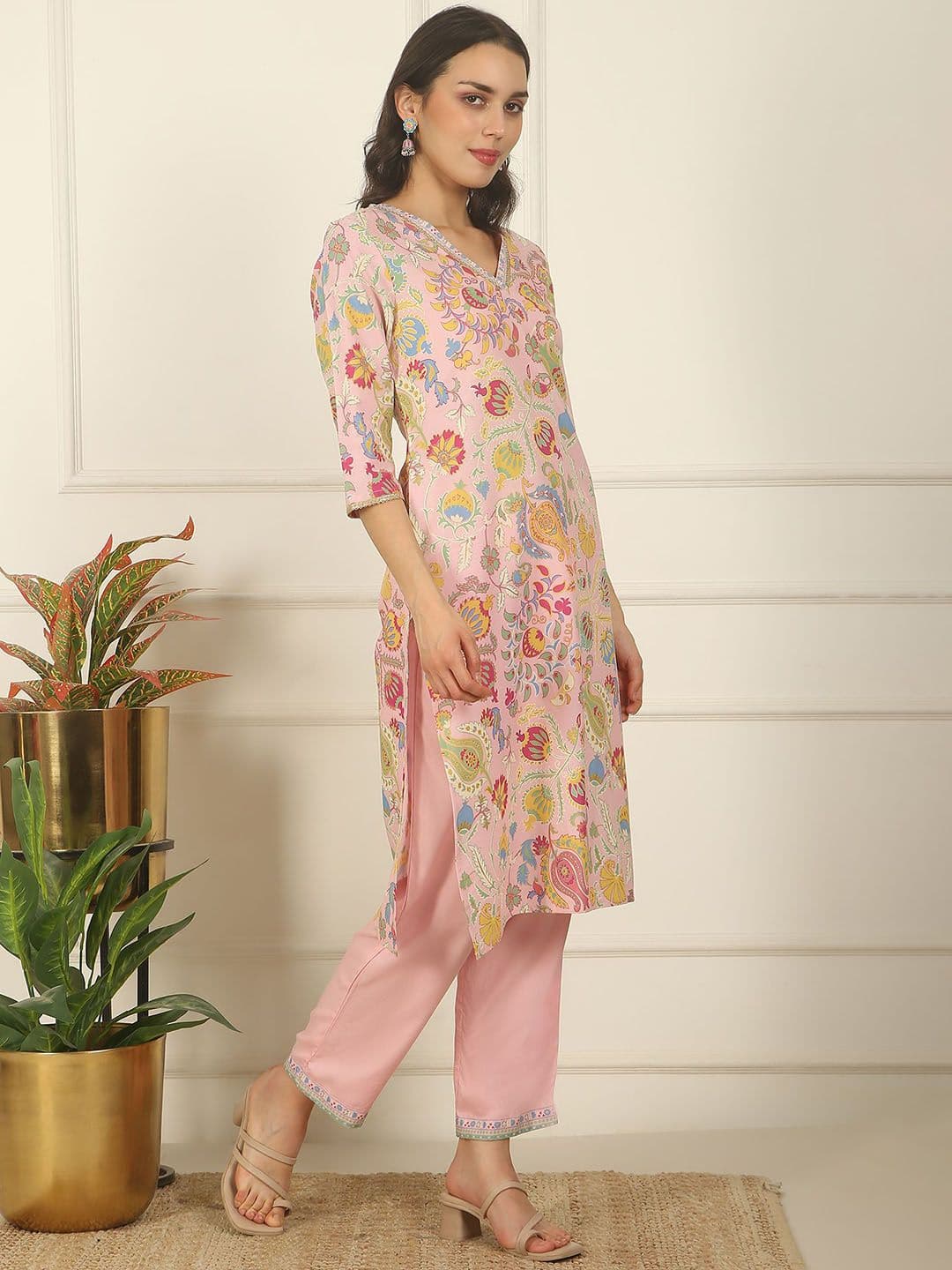W Women Floral Printed Regular Kurta with Trousers thumbnail 5