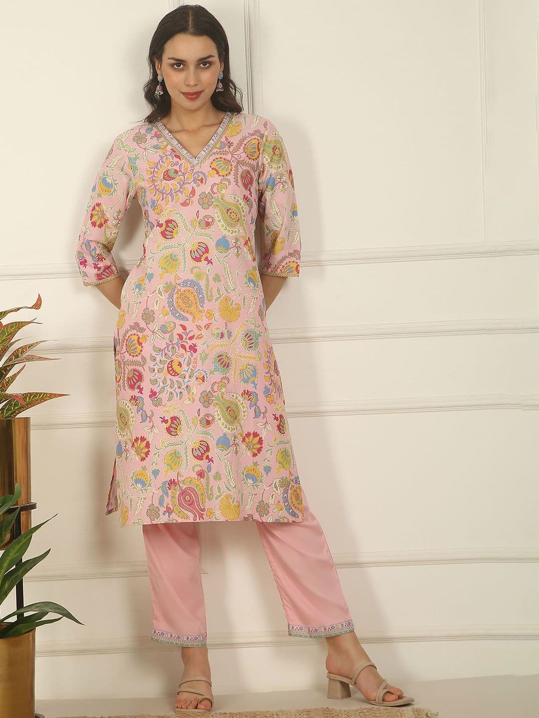 W Women Floral Printed Regular Kurta with Trousers thumbnail 2