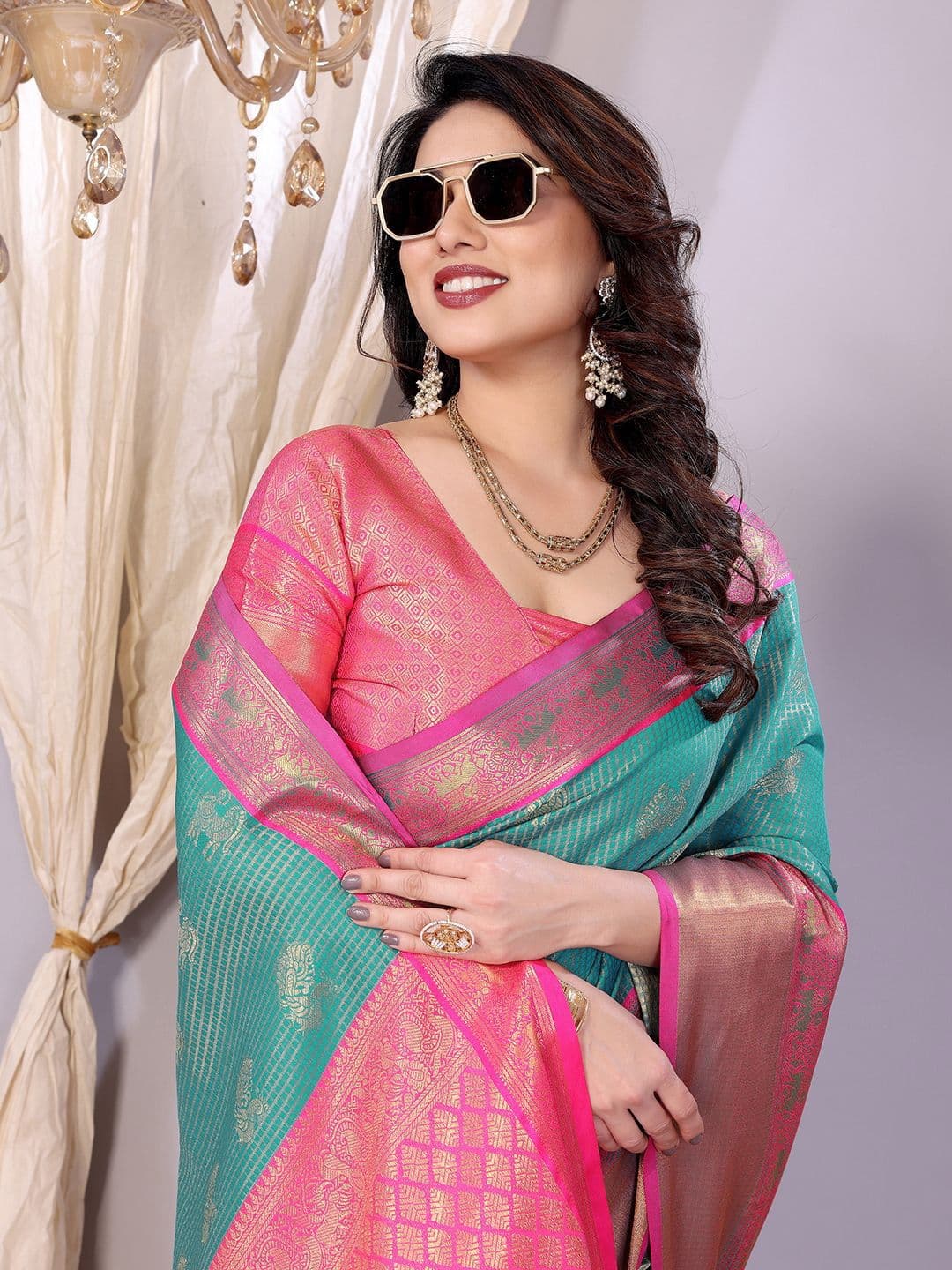VILLAGIUS Floral Woven Design  Designer Kanjeevaram Saree thumbnail 6