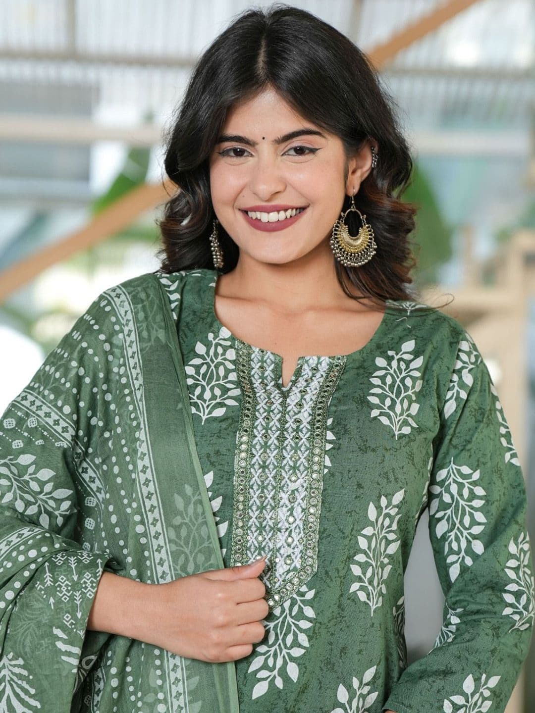 ARANGETRAM Women Floral Embroidered Regular Mirror Work Pure Cotton Kurta with Trousers & With Dupatta thumbnail 2