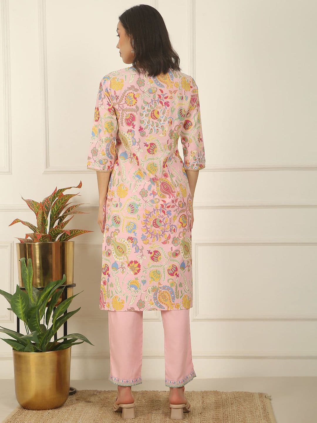 W Women Floral Printed Regular Kurta with Trousers thumbnail 3