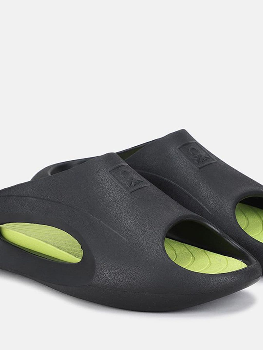 United Colors of Benetton Men Colorblocked Sliders thumbnail 5