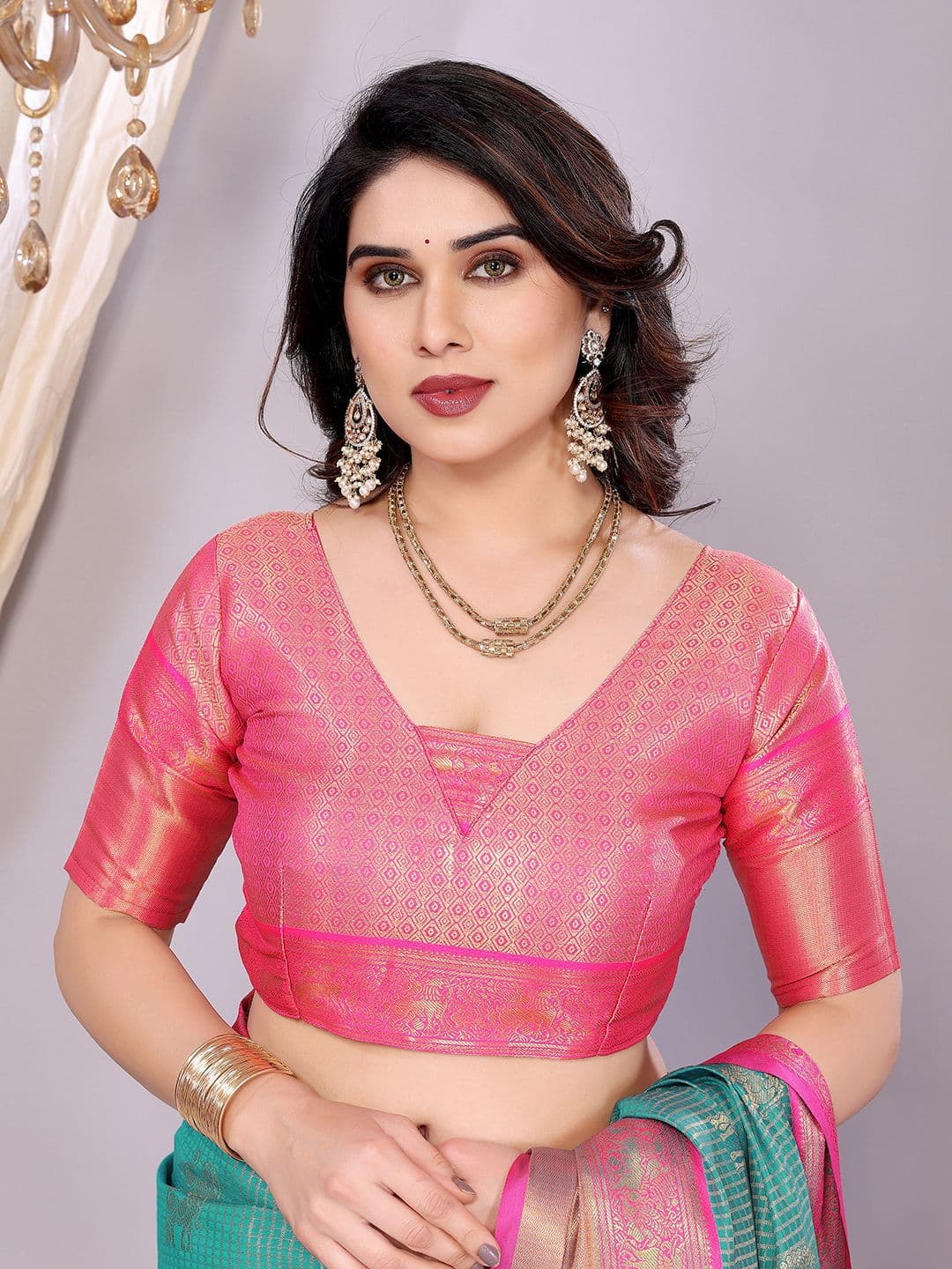 VILLAGIUS Floral Woven Design  Designer Kanjeevaram Saree thumbnail 3