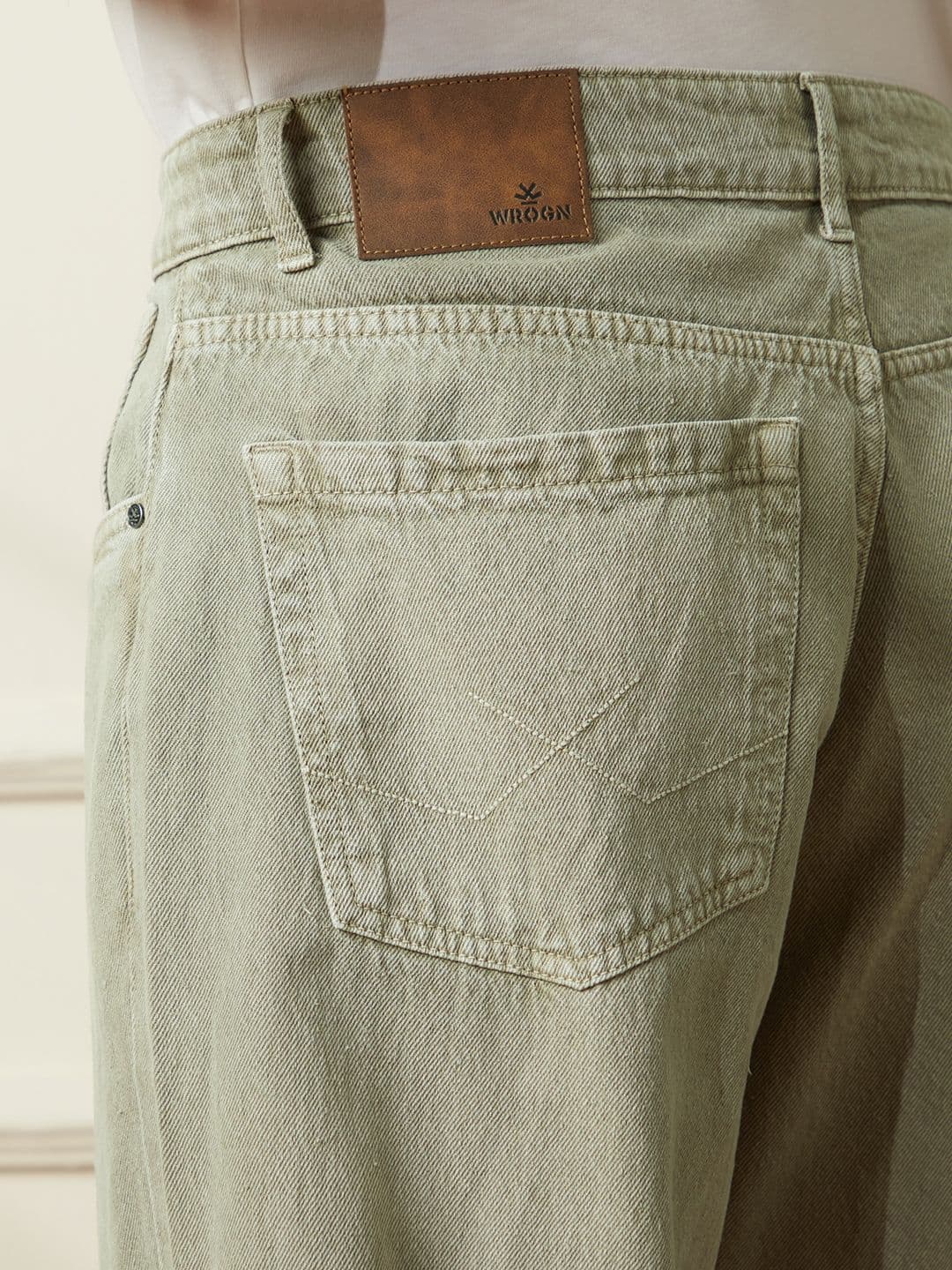 WROGN Men Comfort Relaxed Fit Mid-Rise Jeans thumbnail 6