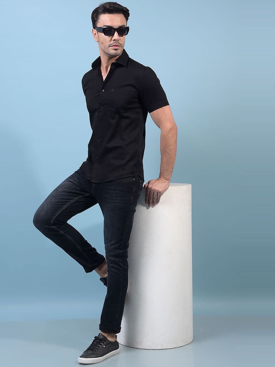 Crimsoune Club Men Slim Fit Mid-Rise Heavy Fade Stretchable Clean Look Dark Shade Jeans thumbnail 4