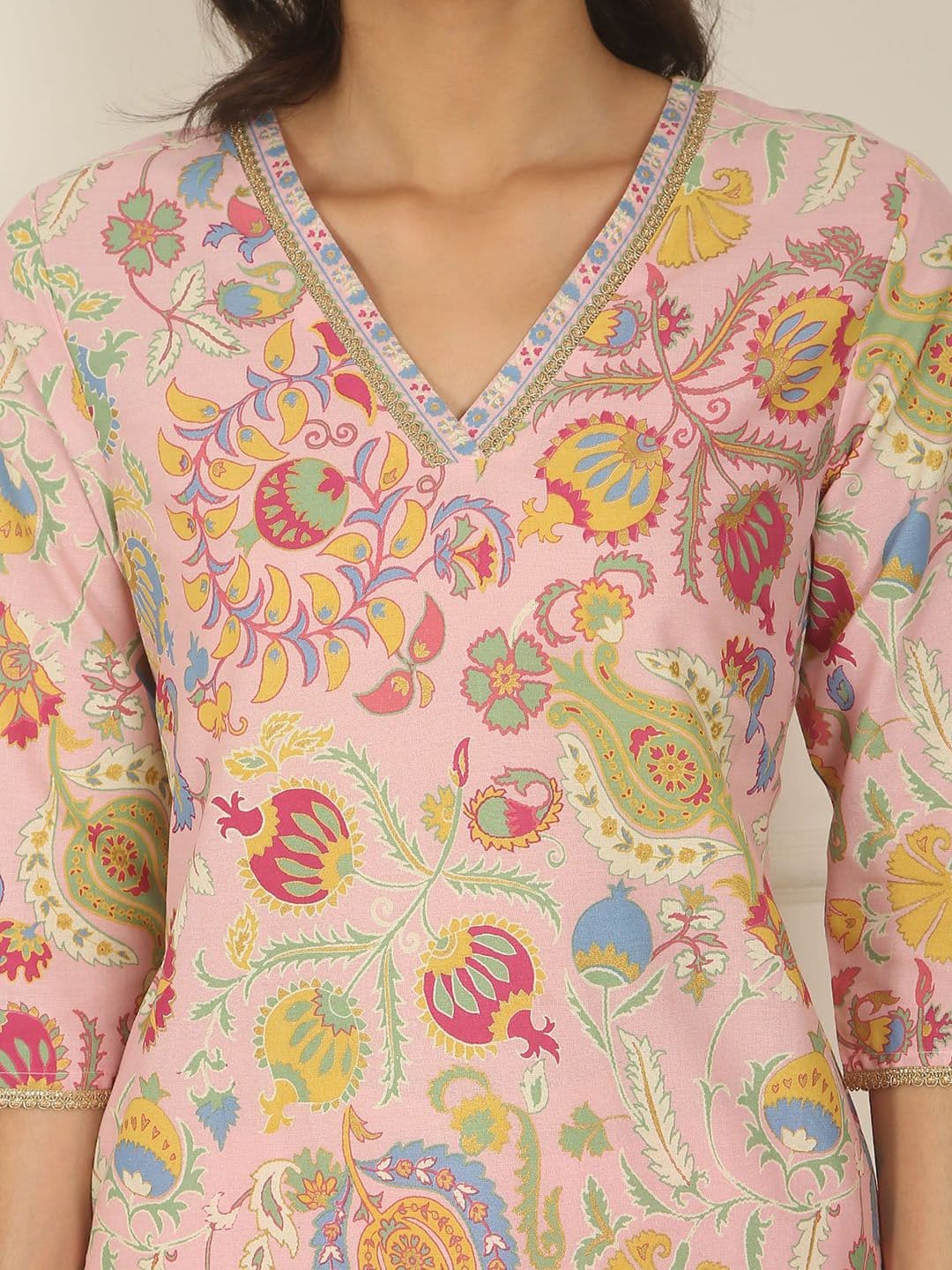 W Women Floral Printed Regular Kurta with Trousers thumbnail 6