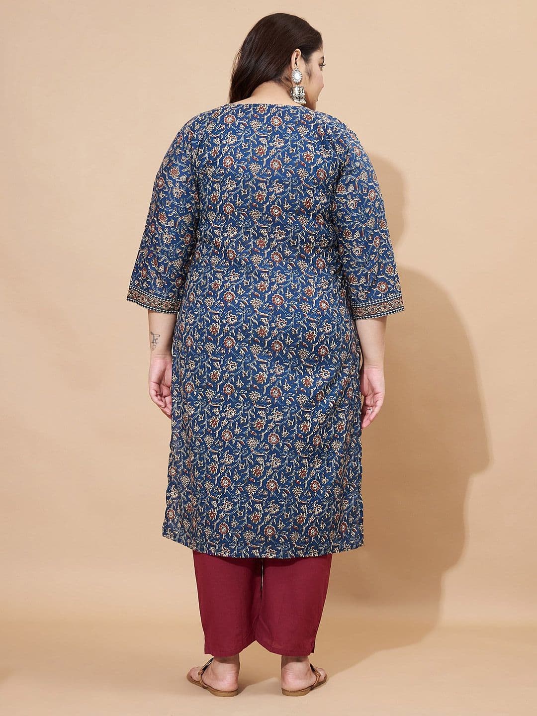 KALINI Plus Size Floral Printed Notch Neck Straight Pure Cotton Kurta thumbnail 3