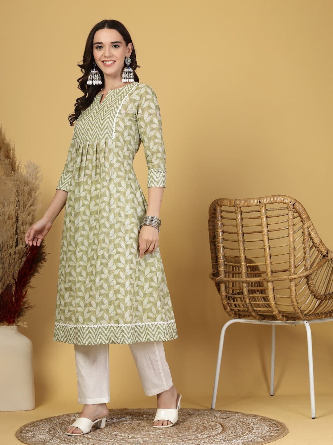 LARGISH Women Floral Printed Floral Kurta thumbnail 2