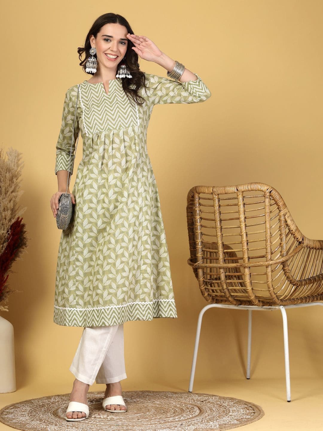 LARGISH Women Floral Printed Floral Kurta thumbnail 6