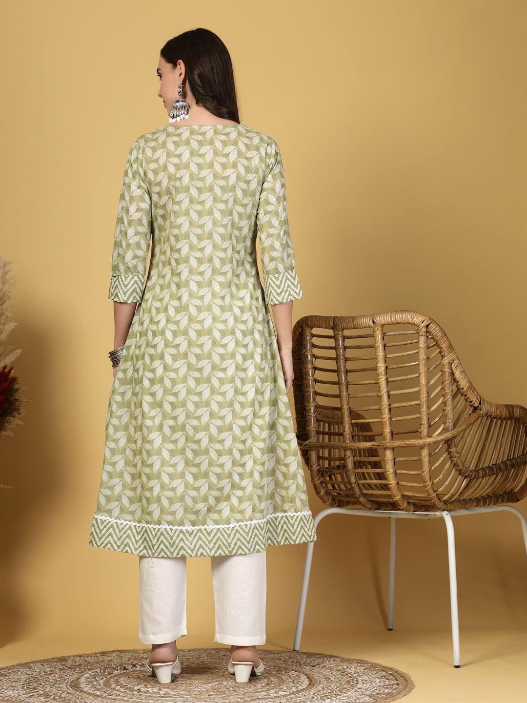 LARGISH Women Floral Printed Floral Kurta thumbnail 4