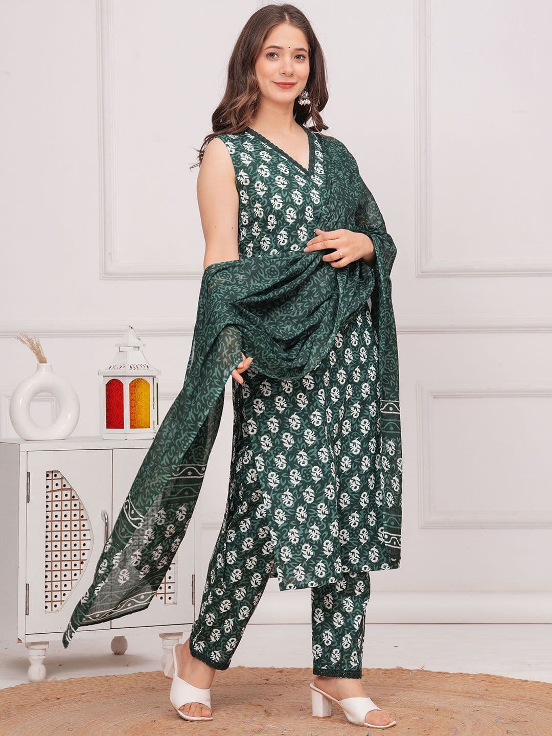 Moda Rapido Women Floral Printed Cotton Kurta with Trousers & Dupatta thumbnail 4