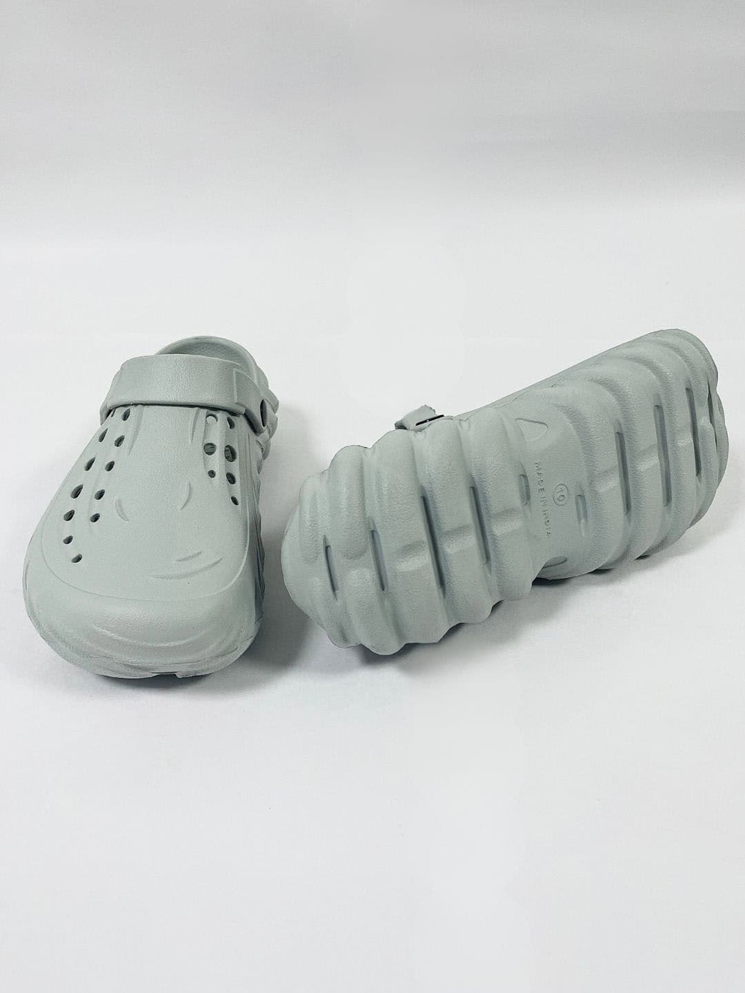 The Roadster Lifestyle Co. Men Self Design Clogs thumbnail 4