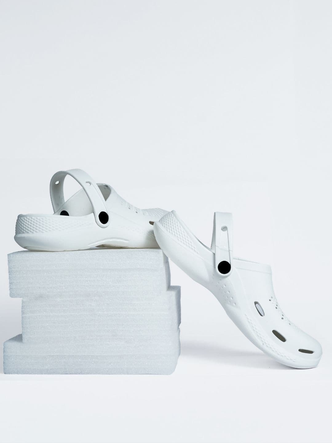 The Roadster Lifestyle Co Men Self Design Clogs - view 1
