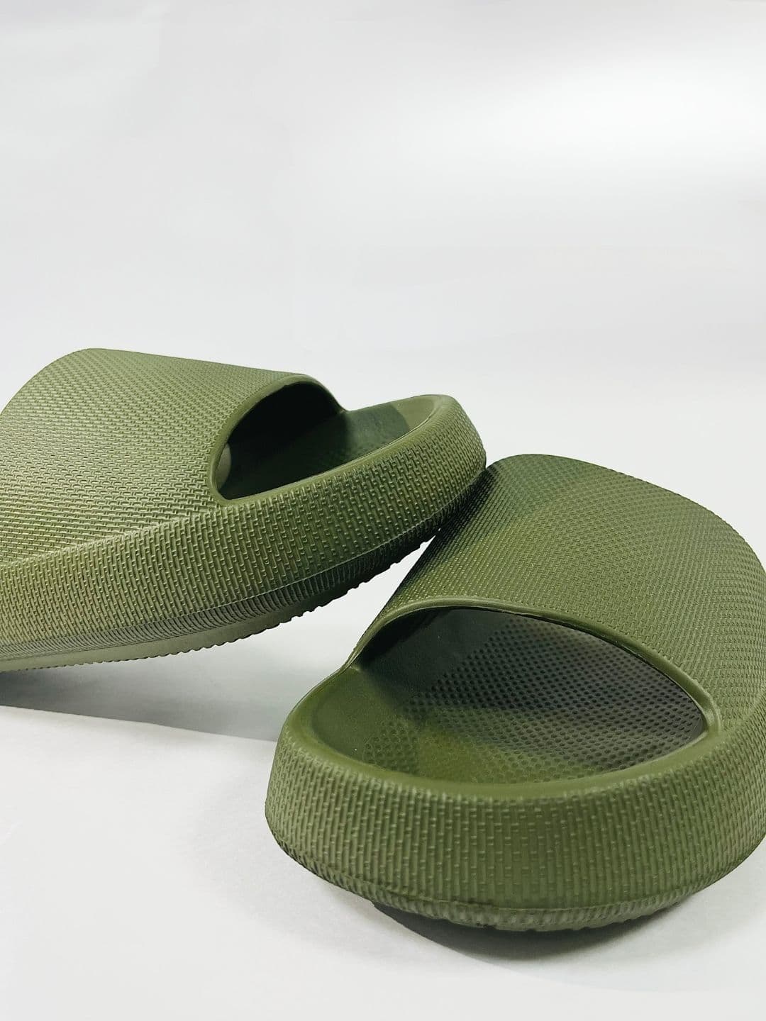 The Roadster Lifestyle Co Men Textured Sliders thumbnail 4