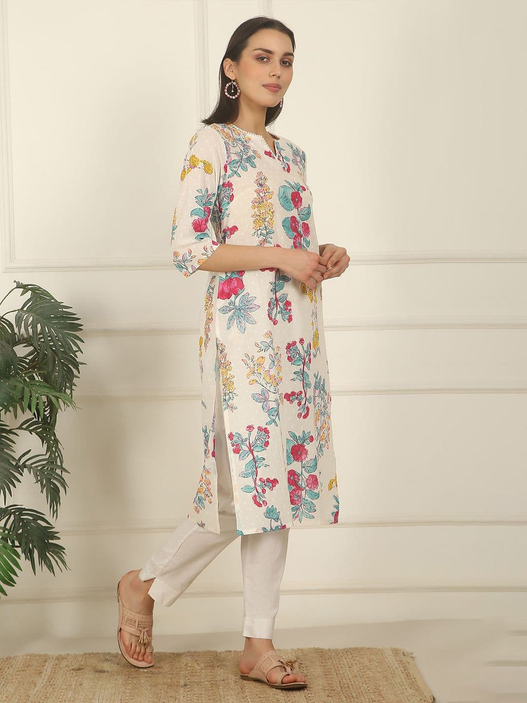 W Floral Printed Thread Work Notch Neck Straight Kurta thumbnail 3