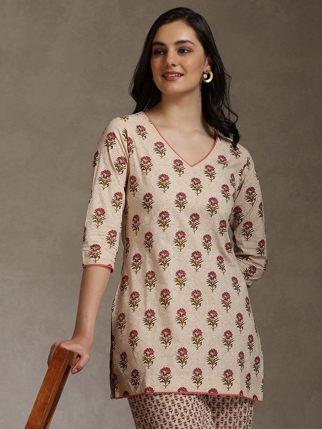 Khushal K Floral Printed Cotton V-Neck Tunic With Trouser Co-Ords thumbnail 4
