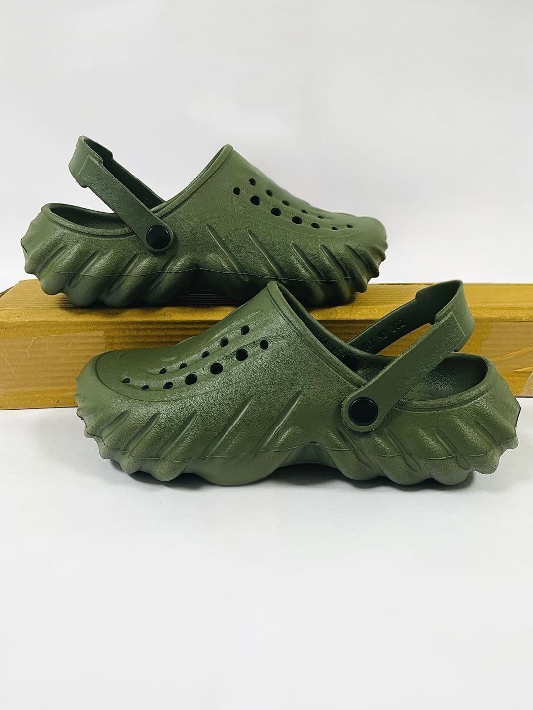 The Roadster Lifestyle Co Men Self Design Clogs - view 1