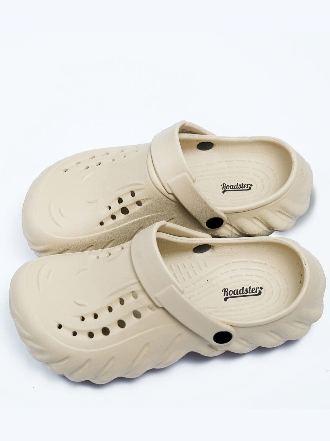 The Roadster Lifestyle Co. Men Self Design Clogs thumbnail 5