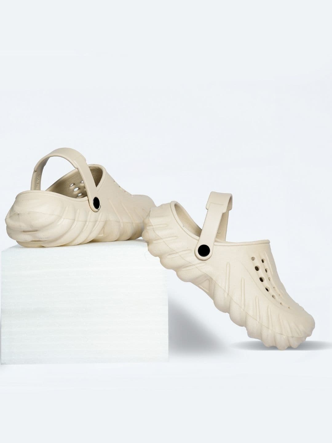 The Roadster Lifestyle Co. Men Self Design Clogs - view 1